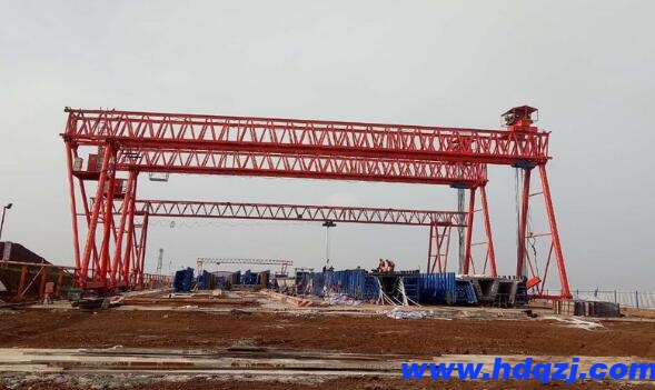 專項施工方案如何考慮到現(xiàn)場環(huán)境和工程特點的影響？