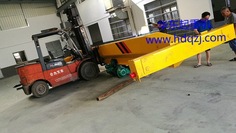 LDA型電動單梁橋式起重機(jī)安裝現(xiàn)場