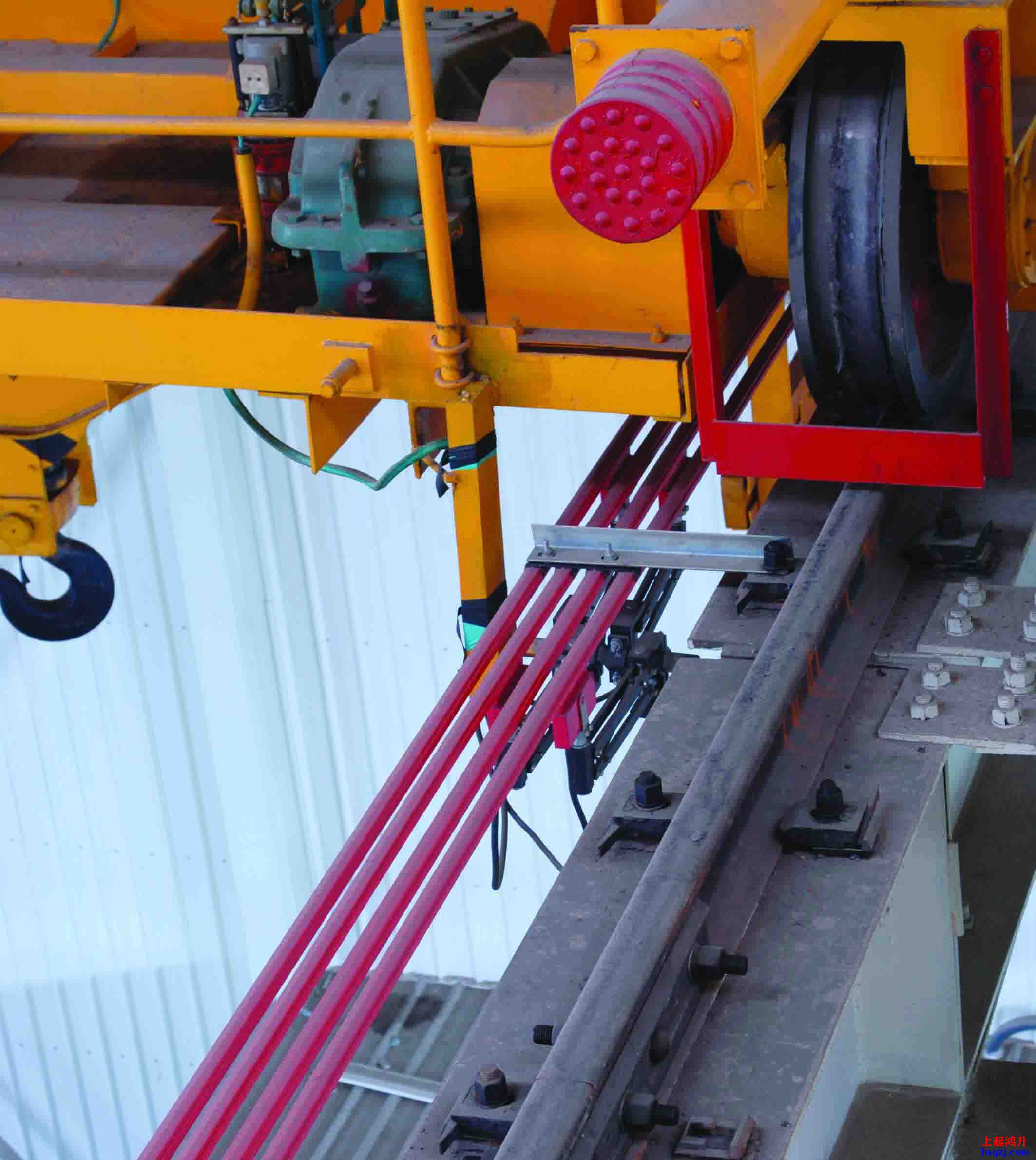 多級安全滑觸線有幾種結構型式？