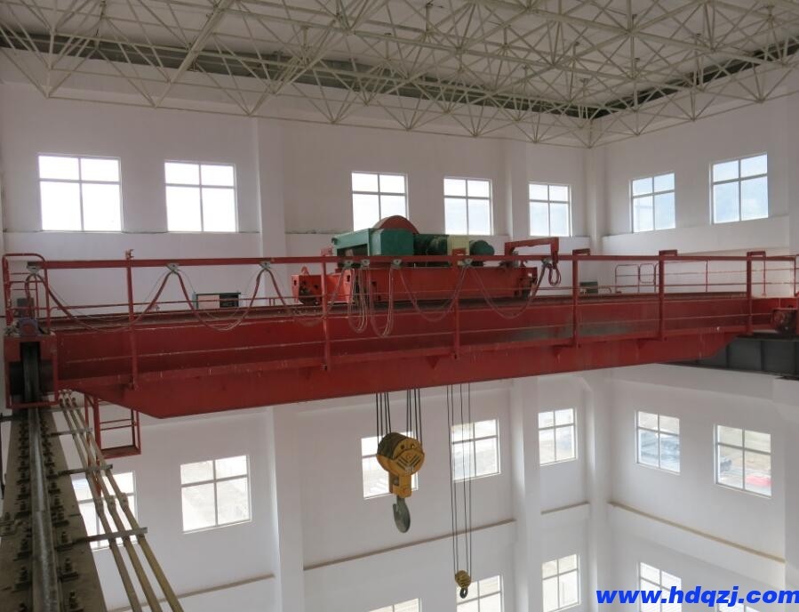 雙梁橋式起重機(jī)的構(gòu)造及傳動原理 雙梁橋式起重機(jī)的構(gòu)造及傳動原理